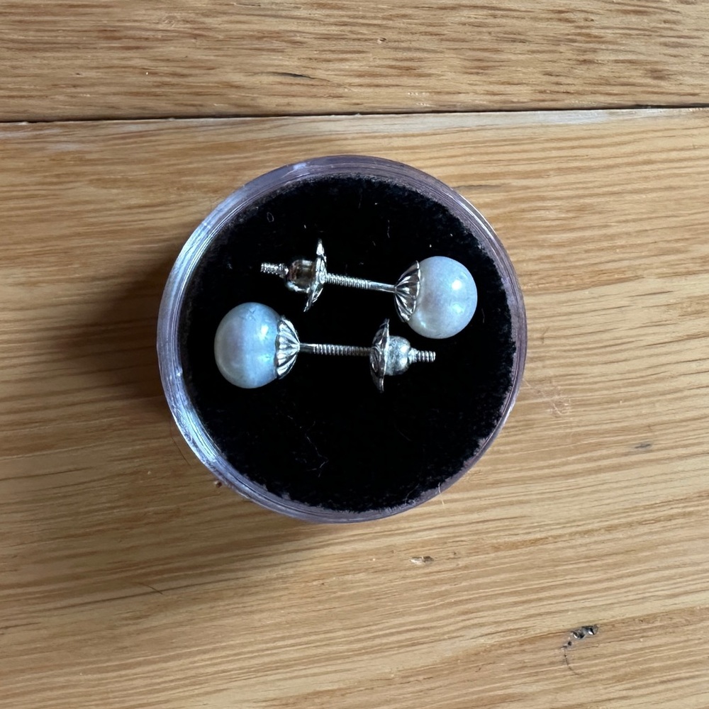 Fresh water pearl earrings